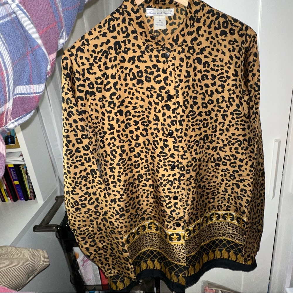 Silk Vintage cheetah top size M